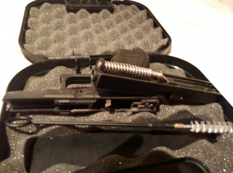Cambio glock 19 3GEN, con DPM antirretroceso metálico que costó 65 €, con un cargador y maletín. El arma 00