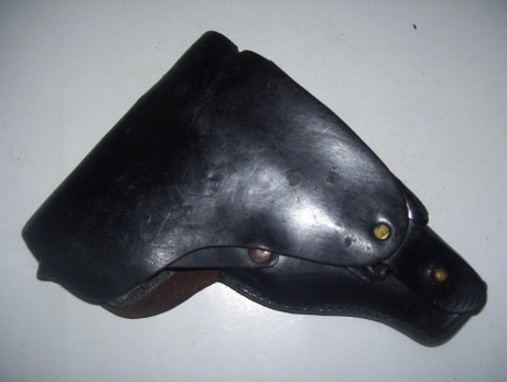 Vendo funda muy usada de la Guardia Civil para la pistola Star BM ,
 cuero muy usado , trabilla de amarre 00