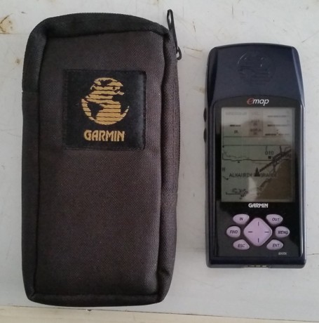 Se vende GPS Garmin emap, tal y como está en la foto, tiene instalada una tarjeta de 64mb, nunca lo he 00