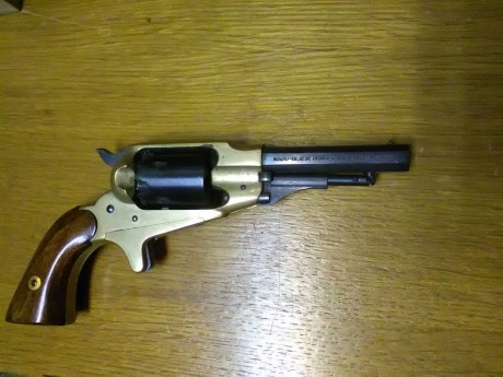 Un gran tirador y amigo vende este revolver de avancarga Remington Pocket, muy poco uso, calibre 31 marca 01