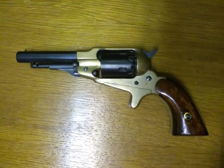 Un gran tirador y amigo vende este revolver de avancarga Remington Pocket, muy poco uso, calibre 31 marca 00