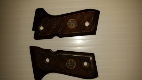 Hola, busco las cachas originales de la Beretta 92FS, las de plástico. Realmente solo necesito la derecha 111