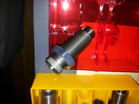 Vendo dies deluxe de LEE + crimp die por 50€ con envio incluido por mensajeria 48h. Estan sin usar, habran 01