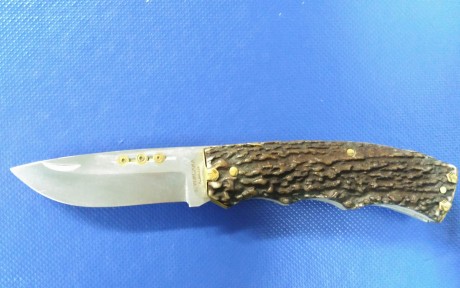 Pongo las siguientes piezas en venta:
Navaja Natalina de Luis Vergara en asta de ciervo con 6,5 cm de 00