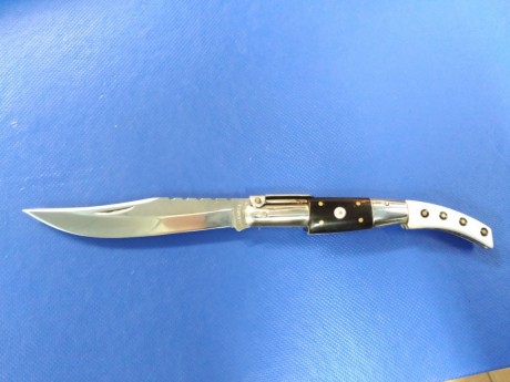 Pongo las siguientes piezas en venta:
Navaja Natalina de Luis Vergara en asta de ciervo con 6,5 cm de 11