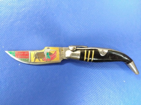 Pongo las siguientes piezas en venta:
Navaja Natalina de Luis Vergara en asta de ciervo con 6,5 cm de 10