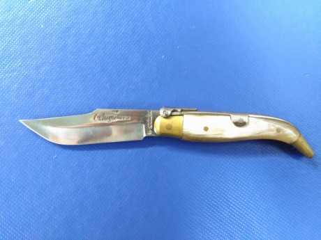 Pongo las siguientes piezas en venta:
Navaja Natalina de Luis Vergara en asta de ciervo con 6,5 cm de 20