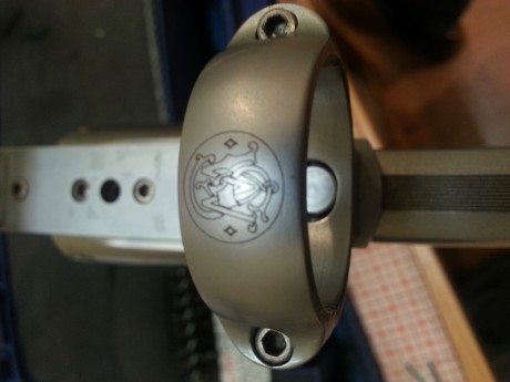 Montura con anillas incorporaradas de 30mm para instalar visor en revolver S&W 686, viene con tornillos, 01