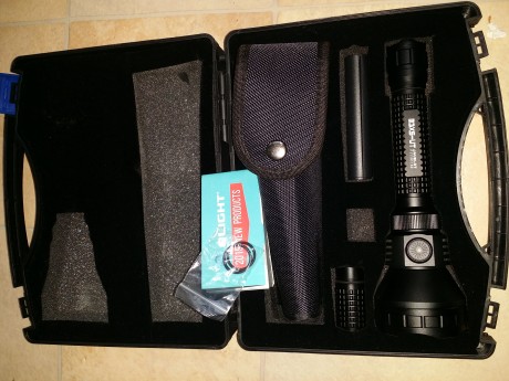 Vendo esta linterna olight m3xs javelot SIN estrenar. 
En su maletin.con funda.juntas de repuesto.porta 02