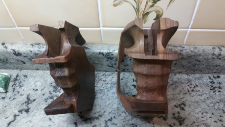 Buenas tardes foreros vendos 2 cachas:
Una Morini para pistola libre talla XL por 130€
Una cacha para 30