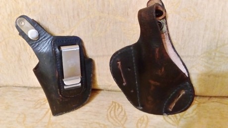 Buenas tardes. 
  Vendo estas dos fundas de extracción rápida, en cuero, para revólver de 2" de armazón 00