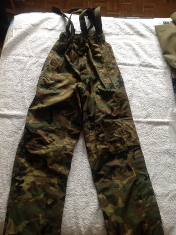 Hola. Vendo pantalón uniforme intemperie boscoso nuevo talla 2. Impermeable.
Equivale a una talla L. Ajustable. 00
