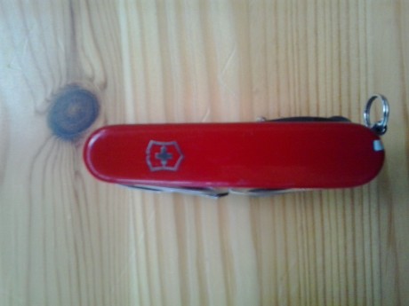 Hola vendo Victorinox Swiss Champ con funda de piel. Esta como nueva. Podria pasar por nueva.
Siento la 00