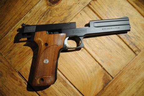Vendo dos armas en muy buen estado.
Un revolver Astra 357 magnum de 6 pulgadas tiene cachas originales 10