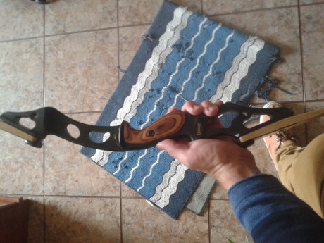 arco de la marca hoyt en buen estado utilizado para recorridos 3d con funda incluida y silenciadores d 00