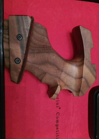 Buenos días, como pongo en el asunto. Vendo esta cacha por ser grande para mi mano, necesito una "S" 11