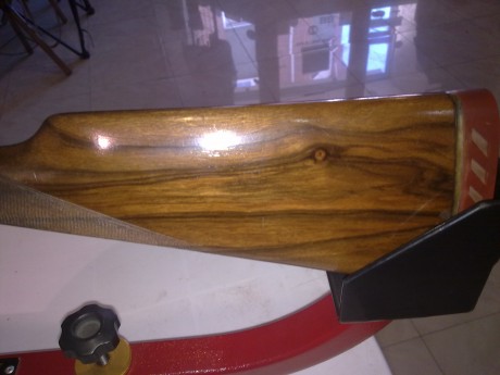 Extraordinaria arma de lujo, con maderas seleccionadas y grabados sublimes. Practicamente sin uso y en 02