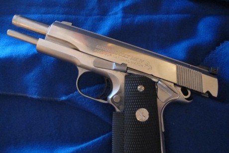 Vendo colt gold cup 45acp stainless.
Como nueva y con material de recarga incluido.
900€, aceptaria glock 00