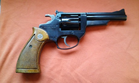 Se vende Revolver Astra Cadix 4¨ CAL 32 LONG.
guiada en F
Precio 225€ + gastos de envío vendido 01