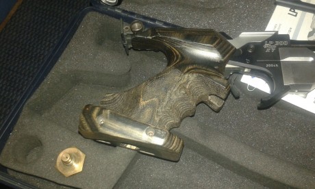 Un compañero del Club, vende su pistola Walther modelo LP 300XT. Su estado es excelente y acaba de cambiar 12