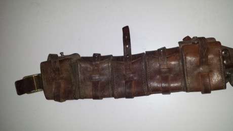 Vendo bandolera de 5 departamentos para peines de balas para el fusil sueco  LJUNGMAN AG42- B totalmente 02