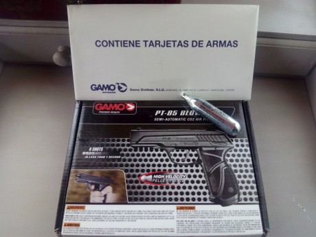 Vendo pistola gamo CO2 modelo PT85  nueva ,con 19 bombonas de CO2 marca Umarex de 12 grs.Se envia con 02