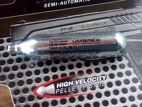 Vendo pistola gamo CO2 modelo PT85  nueva ,con 19 bombonas de CO2 marca Umarex de 12 grs.Se envia con 10