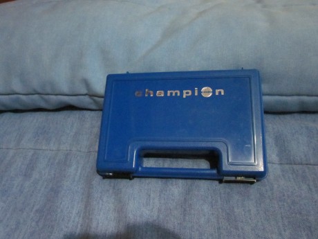 Hola.
Pongo a la venta dos juegos de gafas Champion, un juego está usado, pero en muy buen estado
el otro 00