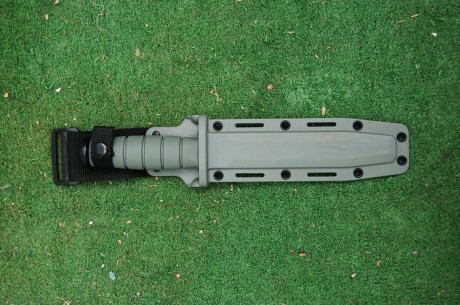 Ka-Bar en verde, 7 pulgadas, funda de fibra. REAFILADO con Lansky. Filo pavonado. Señales de uso ligero 01