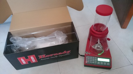 Vendo este dispensador de pólvora hornady casi a estrenar. Funcionamiento a la perfección. Lo quito pues 01