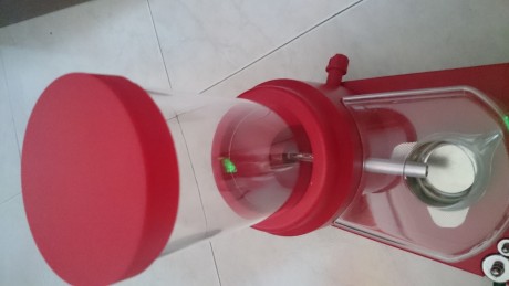 Vendo este dispensador de pólvora hornady casi a estrenar. Funcionamiento a la perfección. Lo quito pues 00