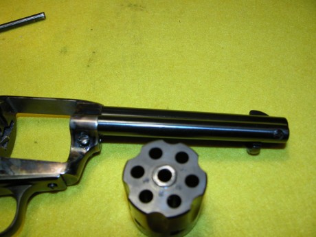 Vendo Cattelman de la marca Uberti 4 3/4", calibre 22LR, está nuevo solo estrenado, pavón perfecto 01