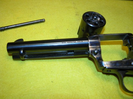 Vendo Cattelman de la marca Uberti 4 3/4", calibre 22LR, está nuevo solo estrenado, pavón perfecto 00