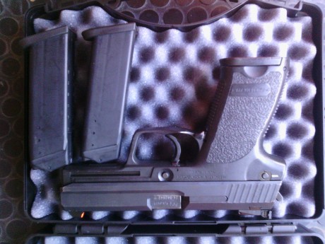 Se vende hk usp calibre 9mm. Guiada en F. Maletín original, tres cargadores, dos alzas micrometricas, 01