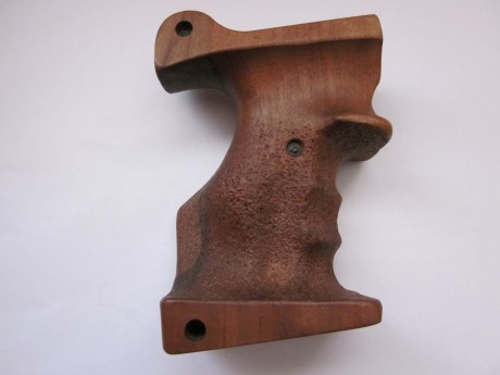 Hola.
Pongo a la venta, una empuñadura anatómica no regulable para revolver S&W K-14
es para diestro, 02