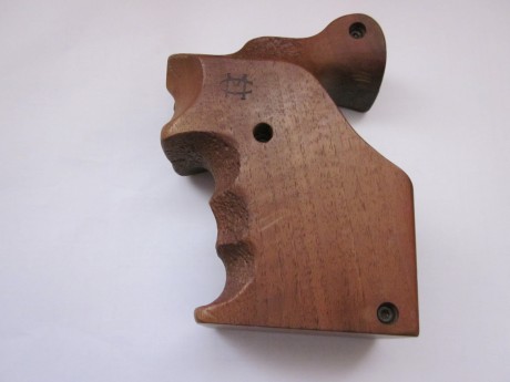 Hola.
Pongo a la venta, una empuñadura anatómica no regulable para revolver S&W K-14
es para diestro, 01