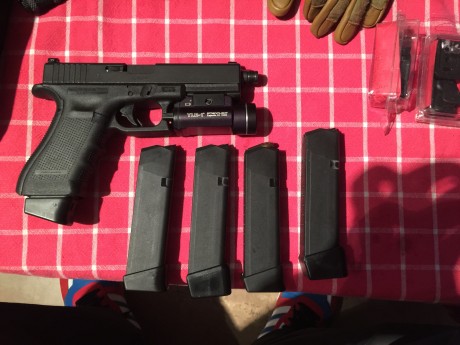 Hola
Vendo Glock 17 de 4 generación en estado impecable, como nueva, la vendo por no usar, único dueño 11