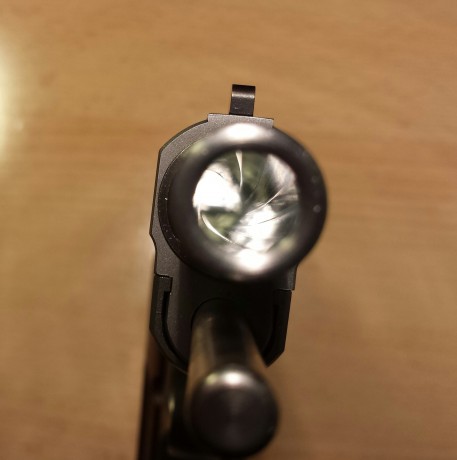 Vendo pistola Smith&Wesson  952-2, guiada en F. Impecable estado de conservación, con dos cargadores 10