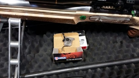 Un compañero me pide que le ponga el siguiente anuncio para vender su rifle, consta de:

Accion Remington 11