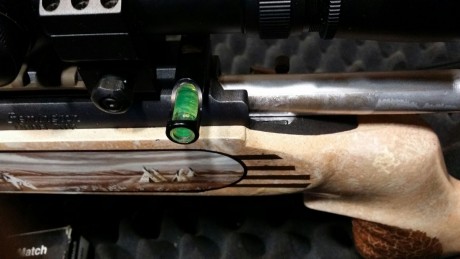 Un compañero me pide que le ponga el siguiente anuncio para vender su rifle, consta de:

Accion Remington 10