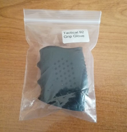 Vendo Tactical Grip Glove para Beretta 92 marca Pachmayr comprada por error,está sin estrenar.
Precio 00