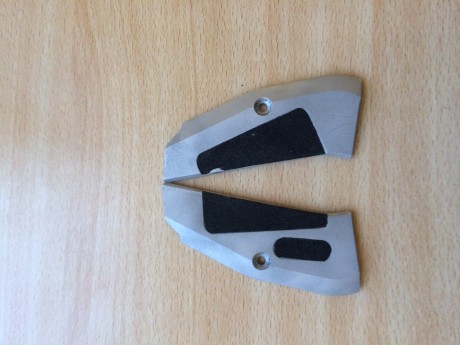 Pongo en venta estas cachas de aluminio gruesas (32mm) para cz. Estan en perfecto estado, como nuevas.
Las 00