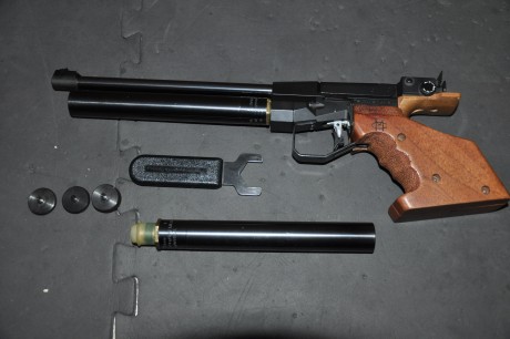 Hola a todos,vendo pistola FW C-20 de CO2. Viene con racor de carga, tres contrapesos,dos botellas y maletin. 01