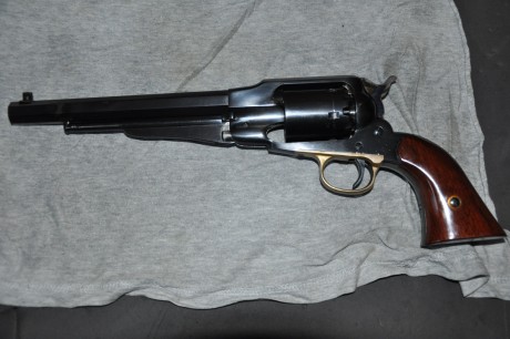   VENDIDO  
Vendo Uberti 1858, tiene repavonado dos tramos del cañón que se aprecian en las fotos. Por 01