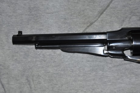   VENDIDO  
Vendo Uberti 1858, tiene repavonado dos tramos del cañón que se aprecian en las fotos. Por 00