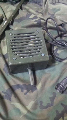 Un compañero me ha pedido que le ponga a la venta esta emisora de campaña Guerra del Vietnam de junio 10