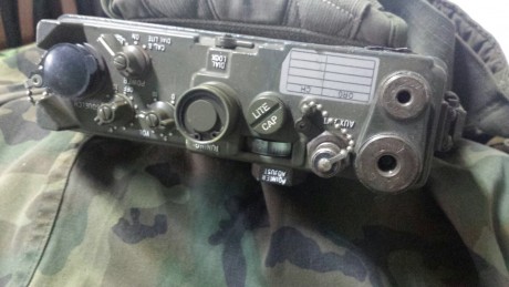 Un compañero me ha pedido que le ponga a la venta esta emisora de campaña Guerra del Vietnam de junio 21