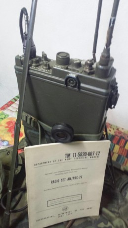 Un compañero me ha pedido que le ponga a la venta esta emisora de campaña Guerra del Vietnam de junio 32