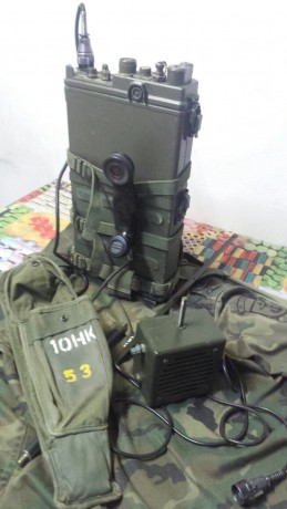 Un compañero me ha pedido que le ponga a la venta esta emisora de campaña Guerra del Vietnam de junio 30