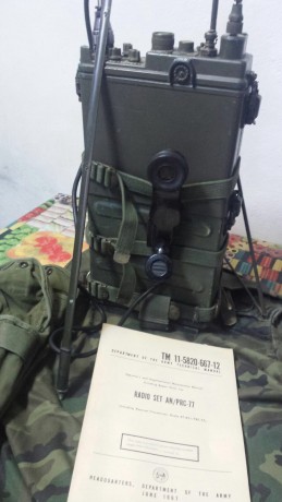 Un compañero me ha pedido que le ponga a la venta esta emisora de campaña Guerra del Vietnam de junio 00
